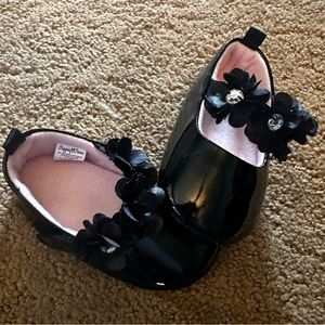 Stepping Stones Booties
Size 6-9 months baby girl booties